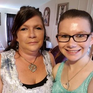 Meet your Posher, Lori